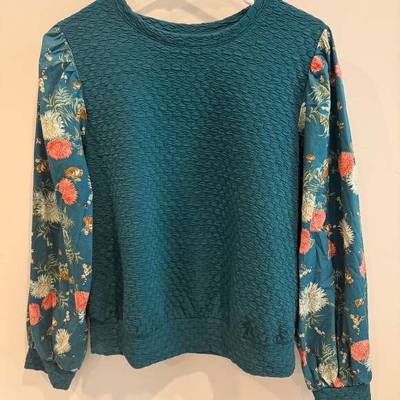 💋Anthropologie Teal top with floral sleeves 172 - Picture 2 of 4